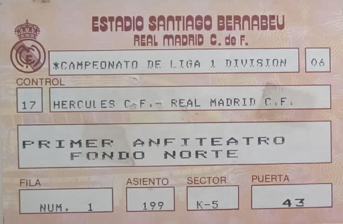 Entrada del partido del Real Madrid 0-1 Hércules disputado el 21 de abril de 1985.