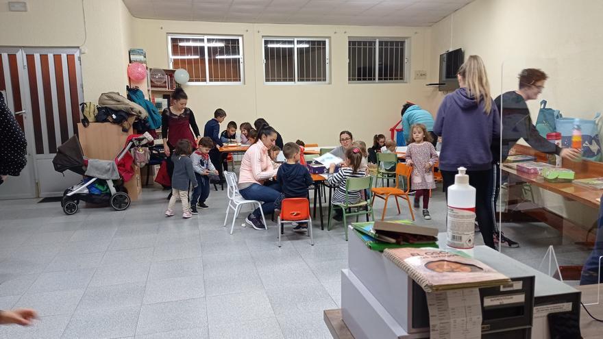 San Cristóbal dota a la biblioteca infantil y juvenil de ludoteca