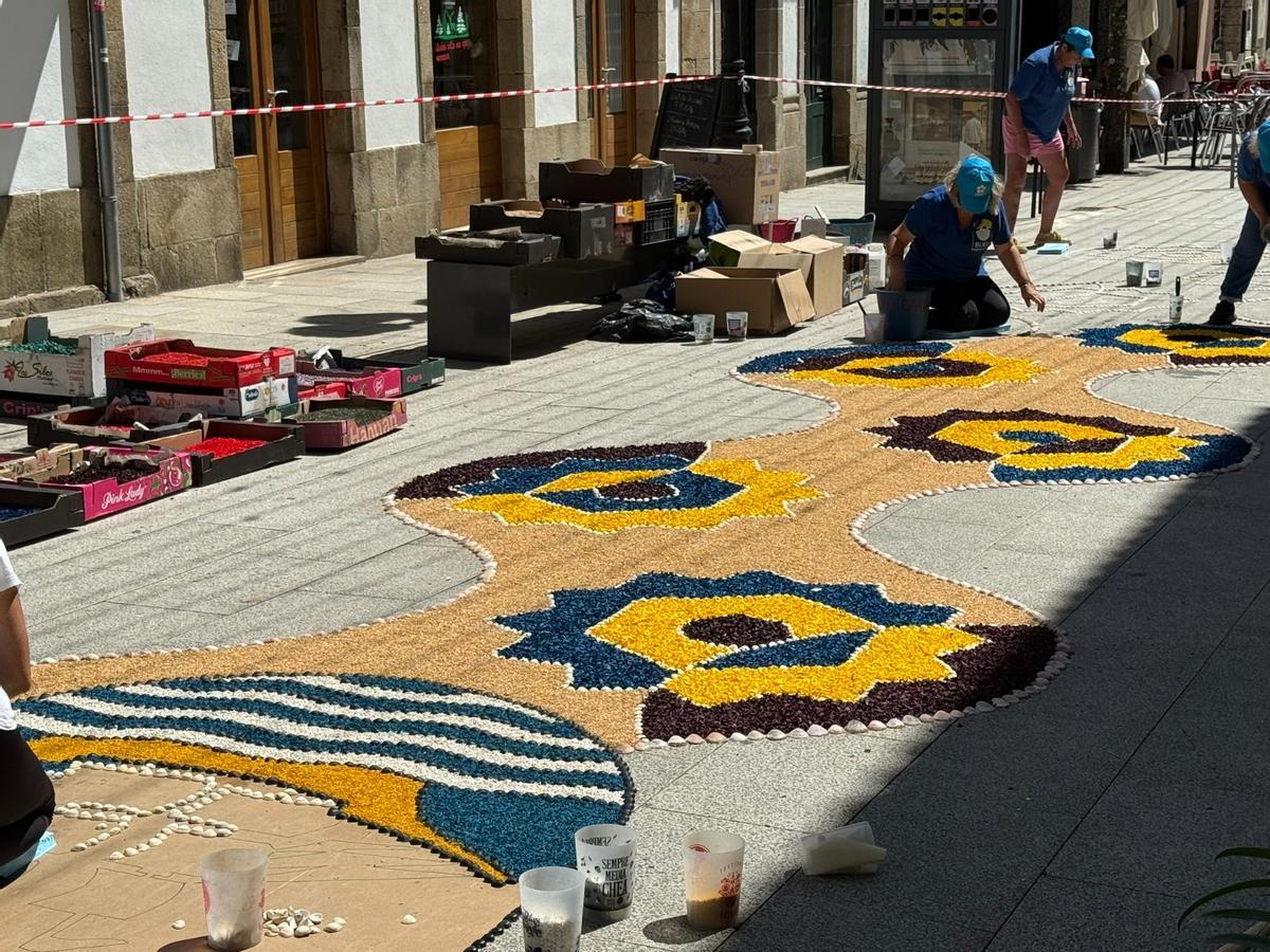 Los alfombristas de Cunchas e Flores, de Bueu, el Corpus San Paio 2026 en A Estrada