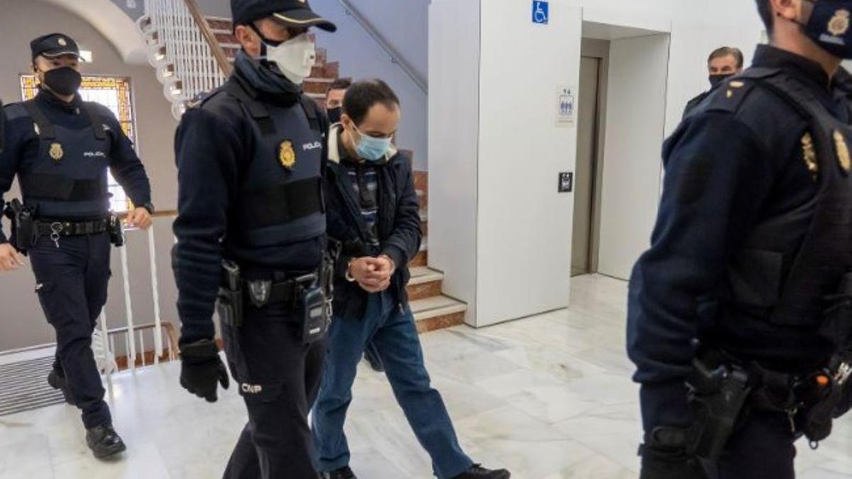 Dos hermanos acusados de matar y emparedar a su madre reconocen los ...