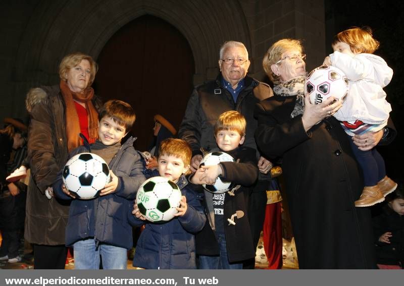 GALERIA DE IMÁGENES - Miles de niños disfrutan de la gran fiesta del Cartero Real