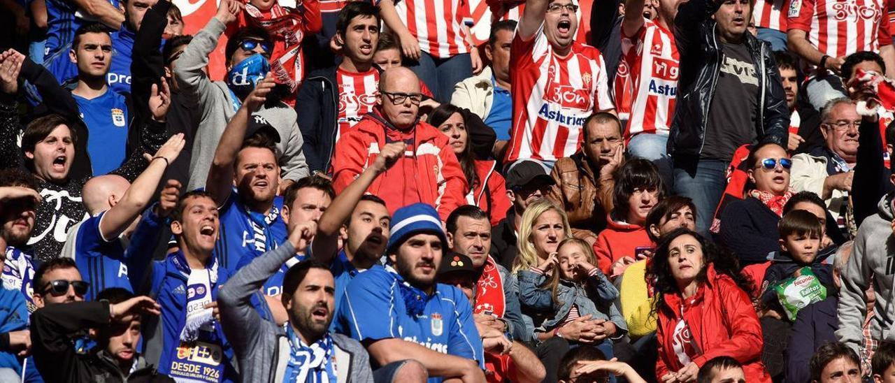 Aficionados del Oviedo y el Sporting, en El Molinón