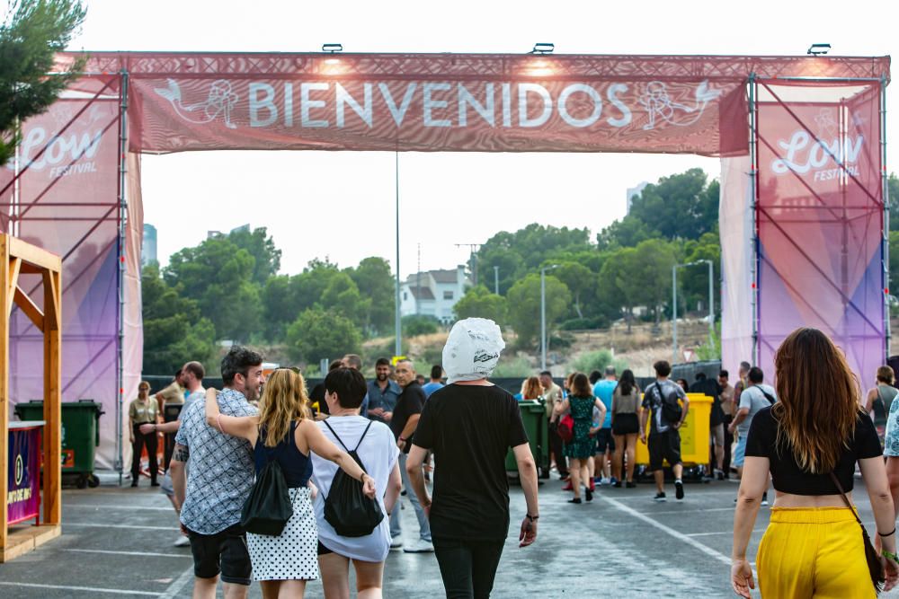 El plato fuerte de la primera jornada del festival fue la actuación de los británicos Foals al filo de la medianoche.