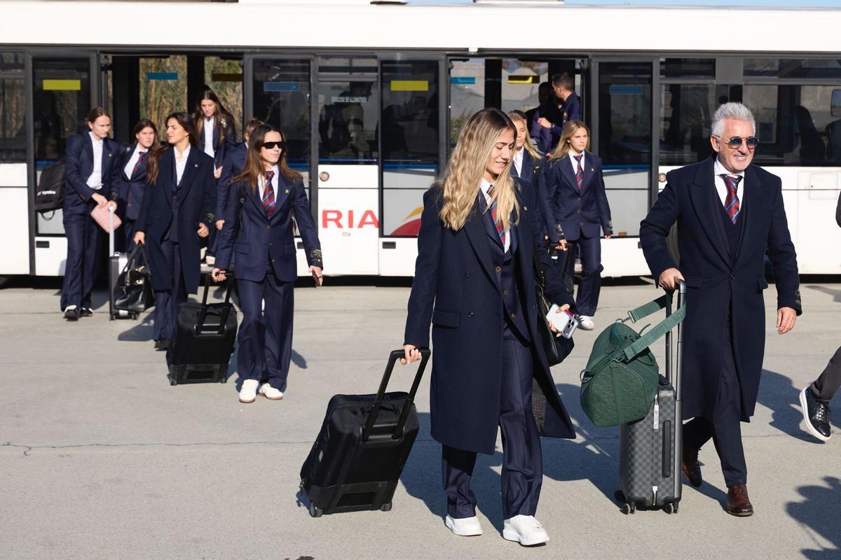 "Blaugranes al vent!": así es el nuevo avión del Barça femenino