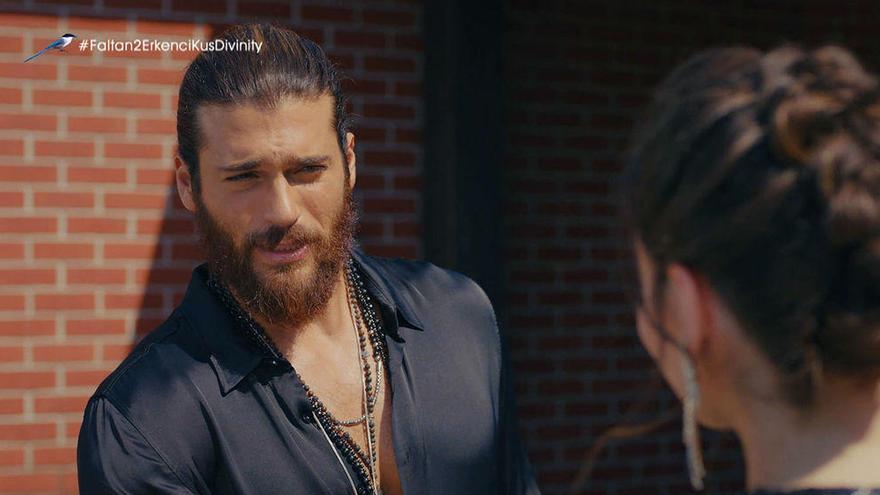 Can Yaman, protagonista de Erkenci Kus, tiene nueva pareja