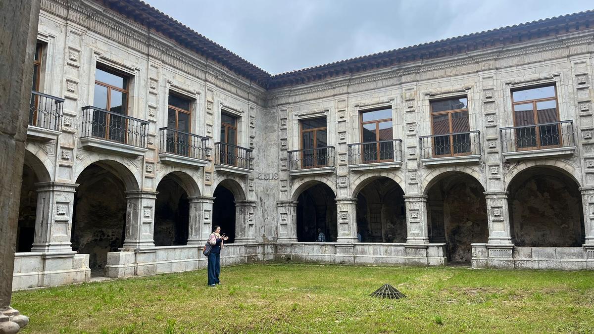 Una jornada de puertas abiertas en el monasterio de Cornellana.