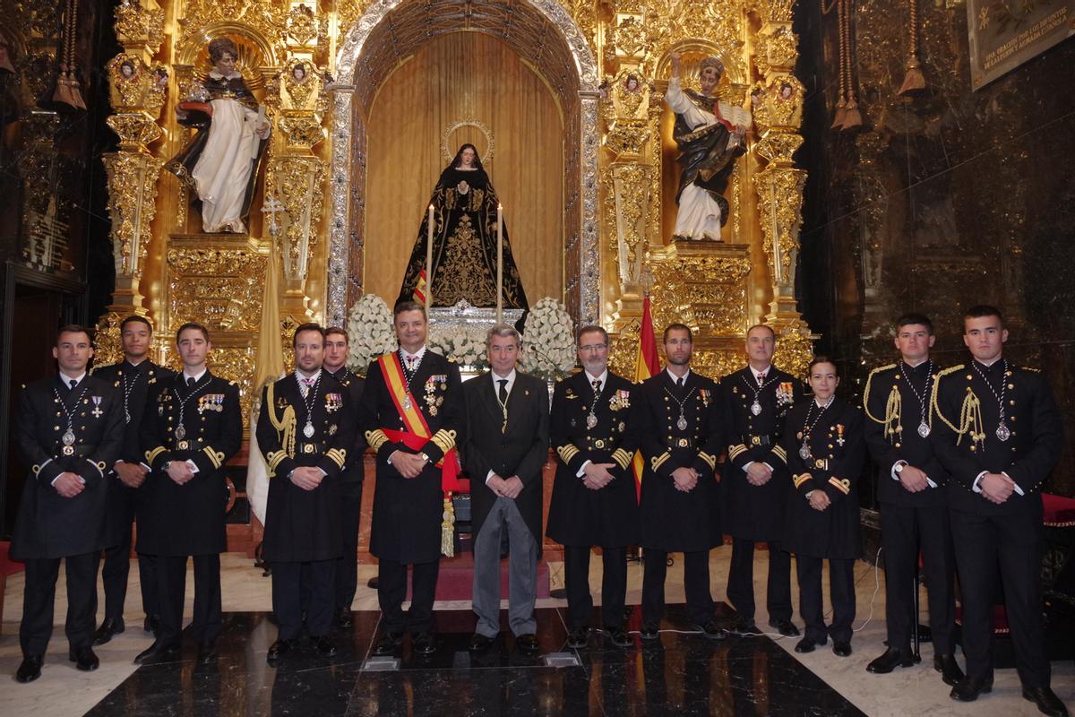 Semana Santa de Málaga 2026 | Fotos de la ofrenda de la Armada a la Virgen de la Soledad de Mena