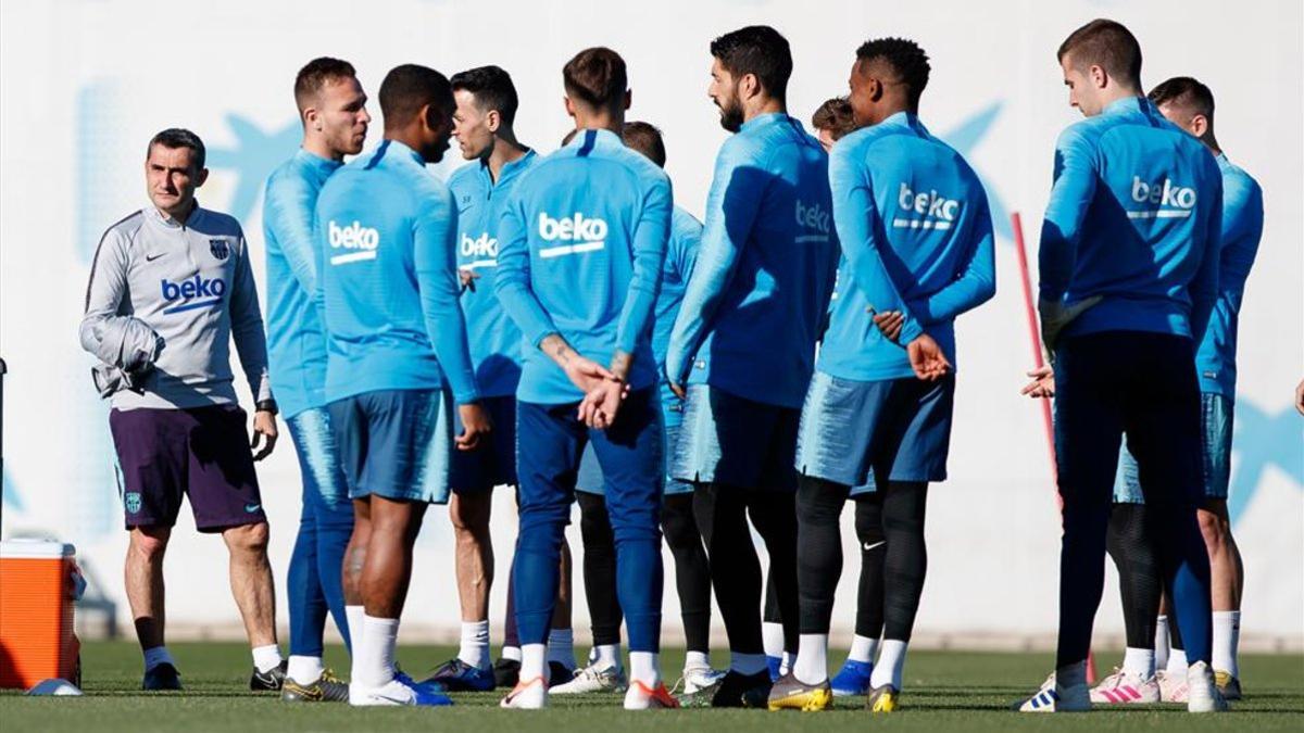 Ernesto Valverde hizo piña con los jugadores antes del último entrenamiento