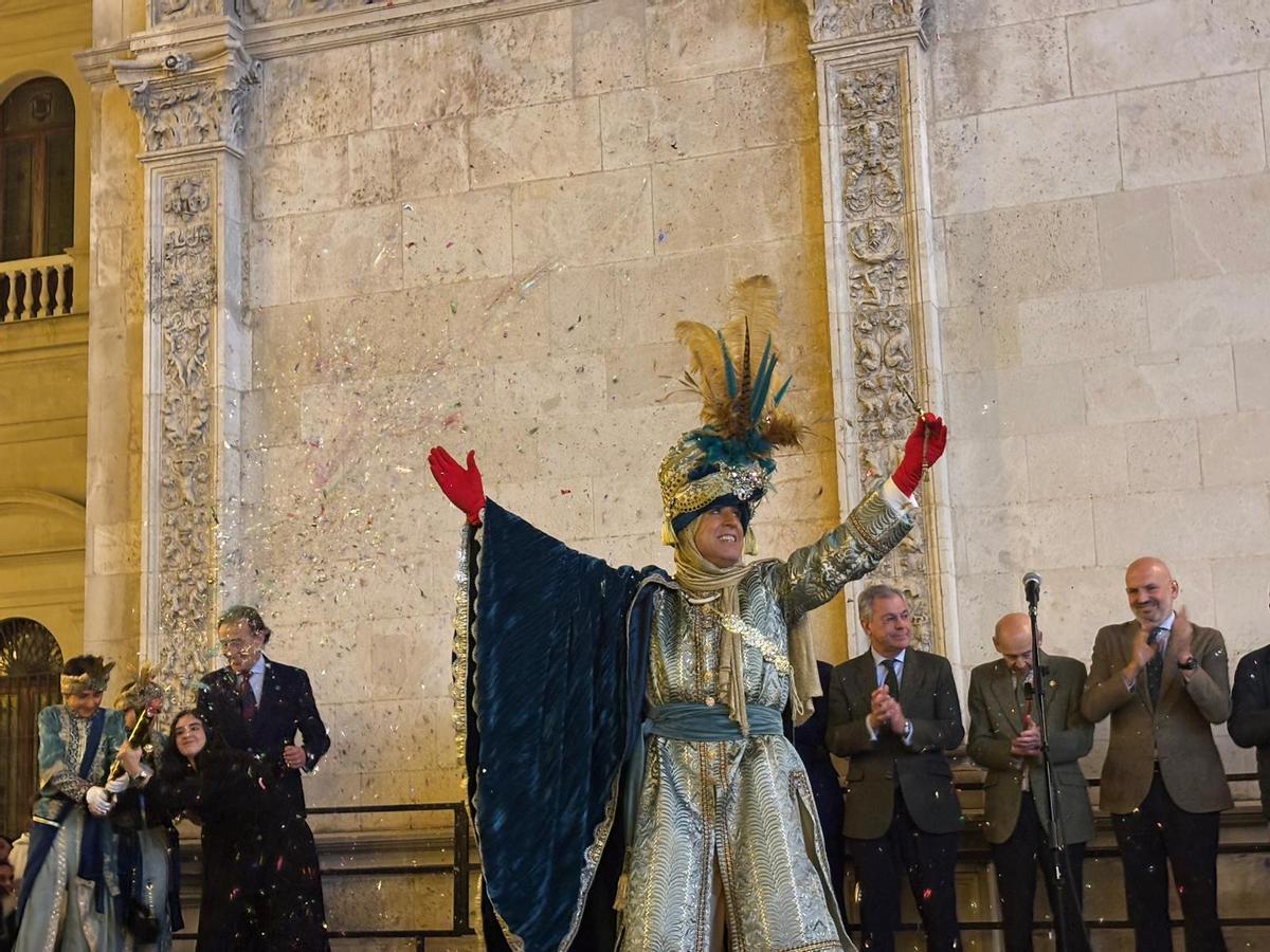 El Heraldo recibe las llaves de la ciudad de manos del alcalde de Sevilla, José Luis Sanz.