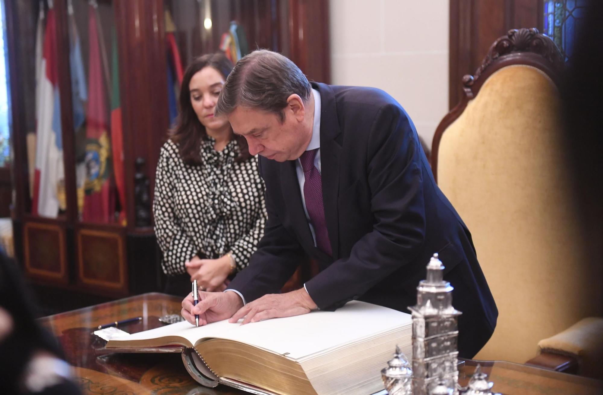 Visita del ministro de Agricultura, Pesca y Alimentación Luis Planas a María Pita