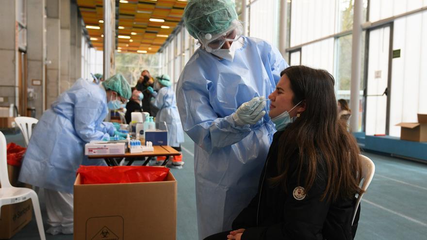 Universitarios de Pontevedra, en la vuelta a la presencialidad: “El cribado llega justo, pero mejor esto que nada”