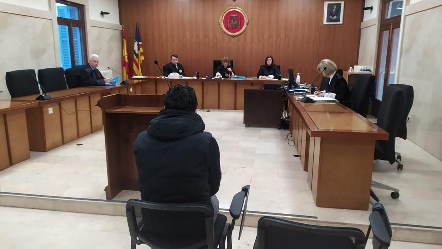 Condenado a dos años de cárcel por abusos sexuales a dos menores en la playa de Can Pere Antoni