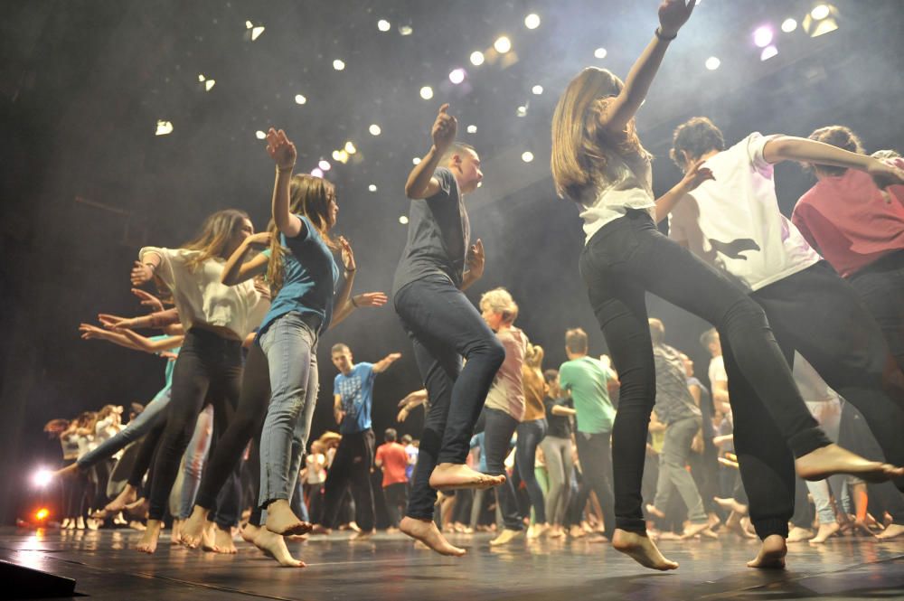 350 alumnes d''ESO ballen al Fem Dansa!