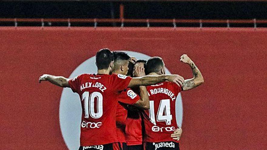 El equipo celebra uno de los tres goles al Córdoba, el pasado día 11.