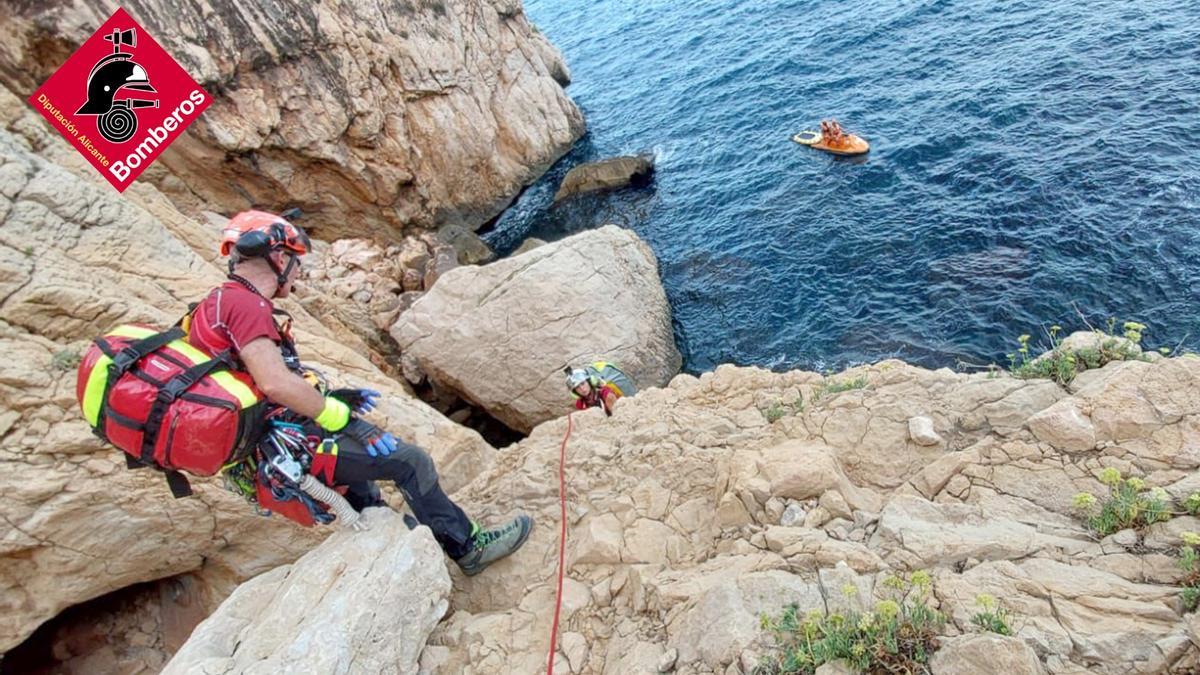 Herido un hombre tras caer en un acantilado del Poble Nou de Benitatxell