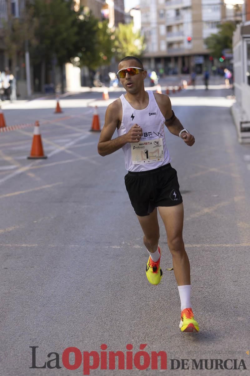 Carrera '10K Assota por ti' en Caravaca (salida y giro primera vuelta)
