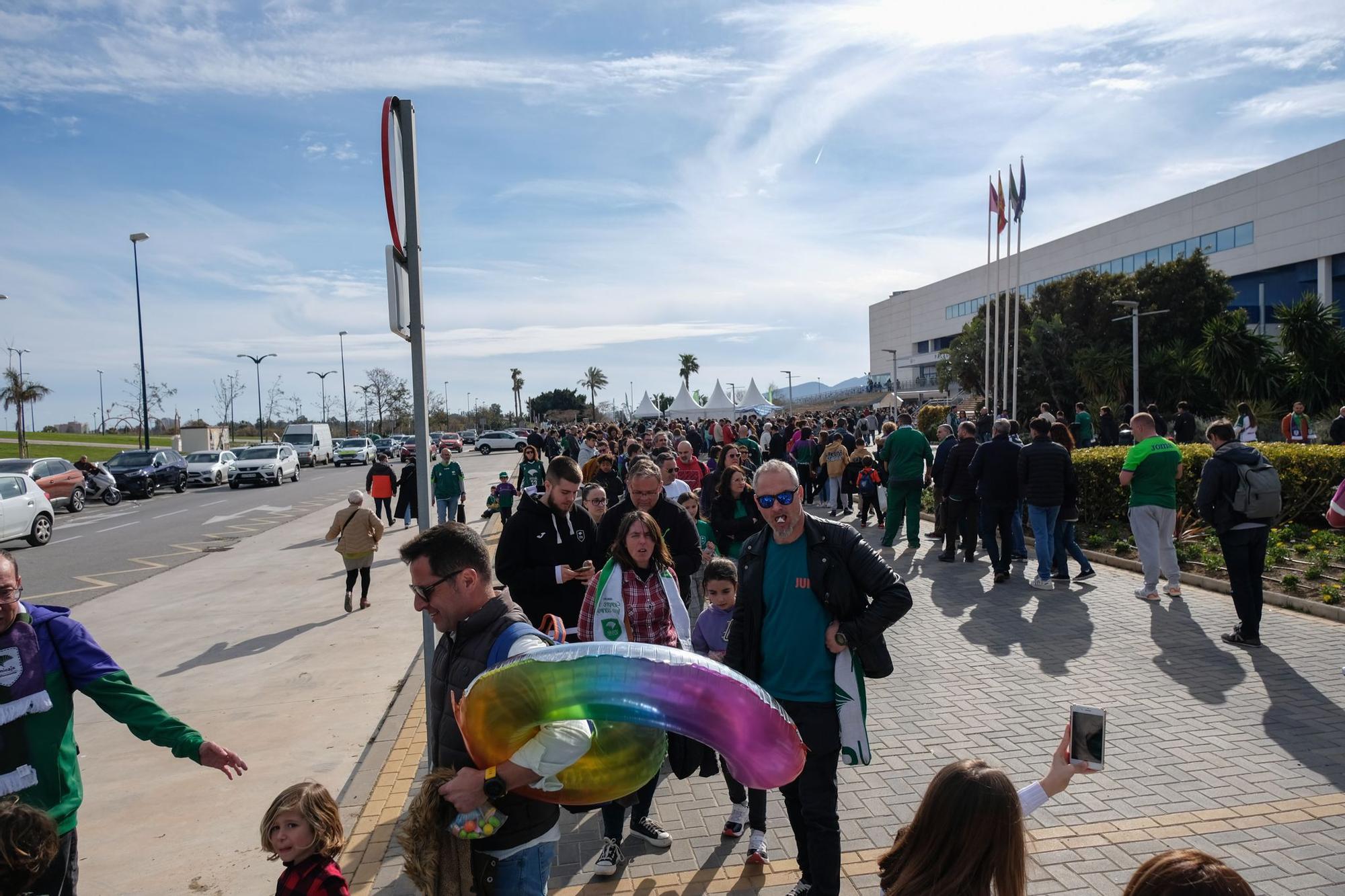 La afición celebra el título de Copa en la previa del Unicaja - Girona