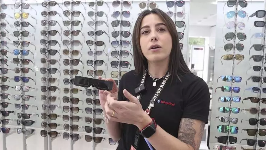 Natalia Hidalgo, óptica cordobesa, explica cómo podemos saber si las gafas para el eclipse están homologadas