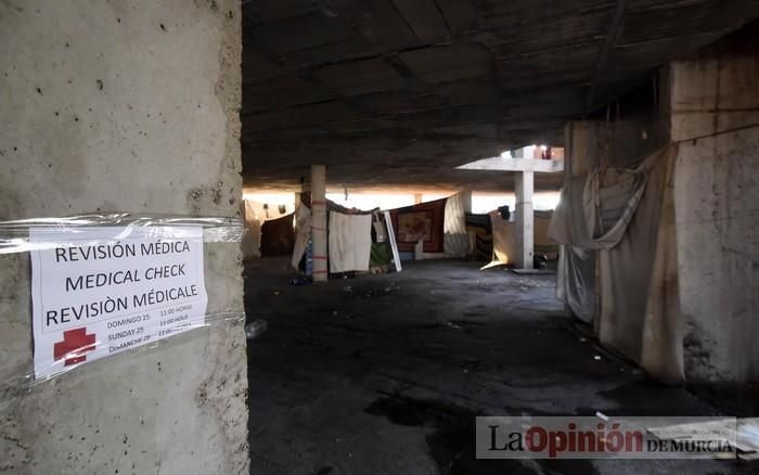 Tensión en San Pío X durante el desalojo de okupas en un edificio abandonado
