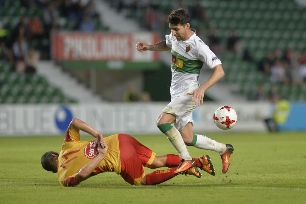 El Elche se muestra espeso y sin ideas ante el Alcoyano