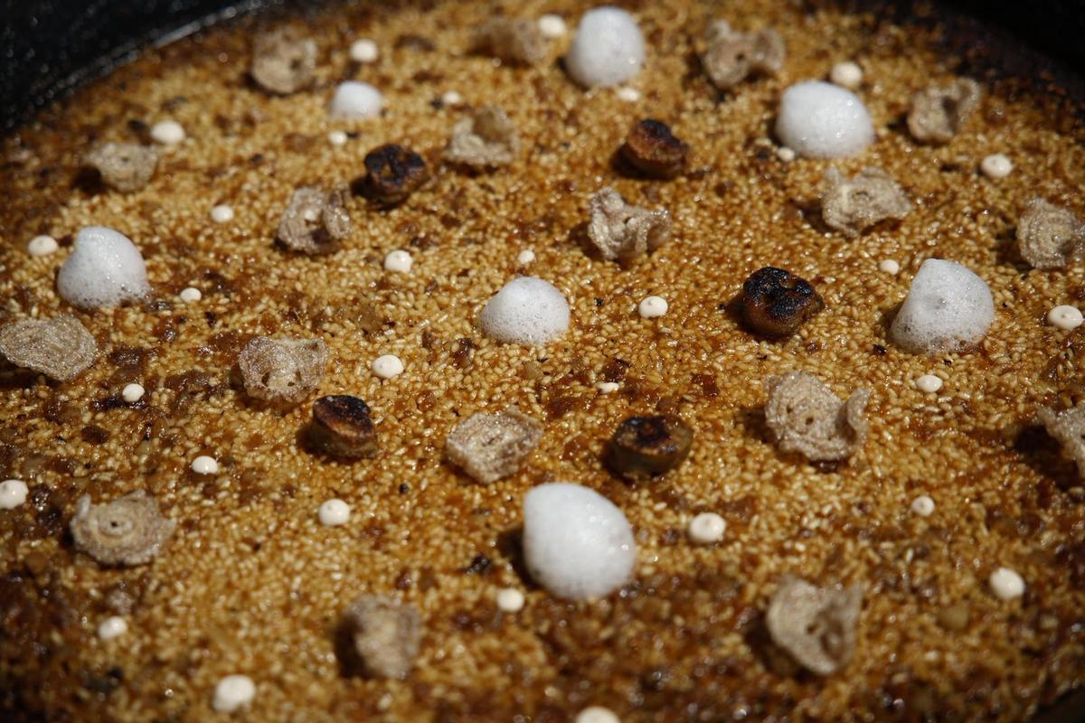 Arroz extremeño de pestorejo y cebollas 'claveteás', del restaurante Fisgón de Madrid,