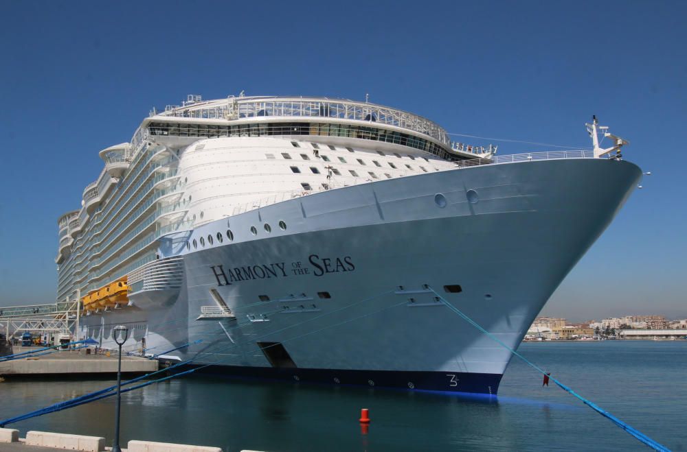 El crucero más grande del mundo, al igual que el Oasis y el Allure of the Seas, visita la capital de la Costa del Sol en una escala de diez horas.