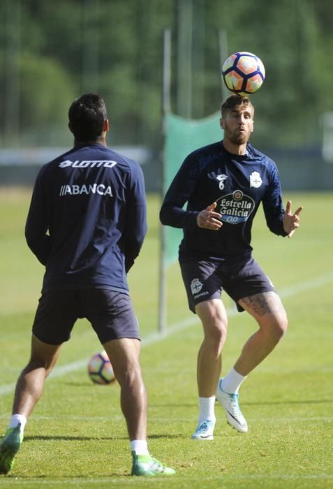 Diez jugadores saltaron al césped de la ciudad deportiva en el penúltimo ensayo antes de recibir al Espanyol en Riazor.