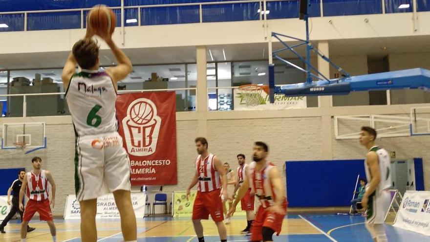 Scariolo lanza a canasta en el partido contra el CB Almería.