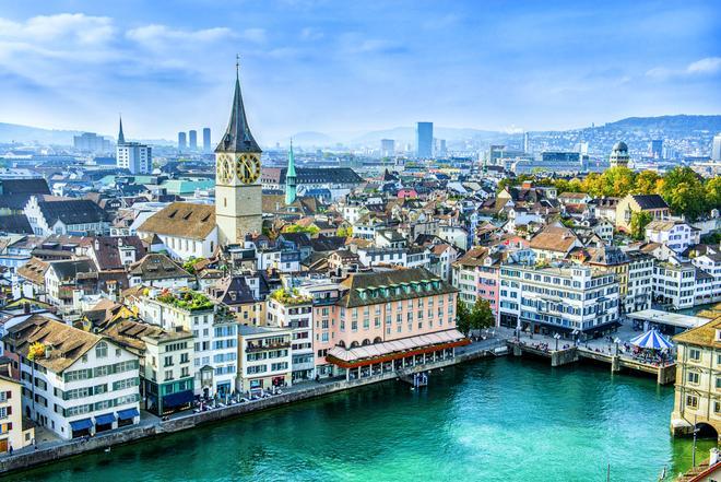 Zúrich, en Suiza, el segundo país más seguro del mundo para viajar en 2024.