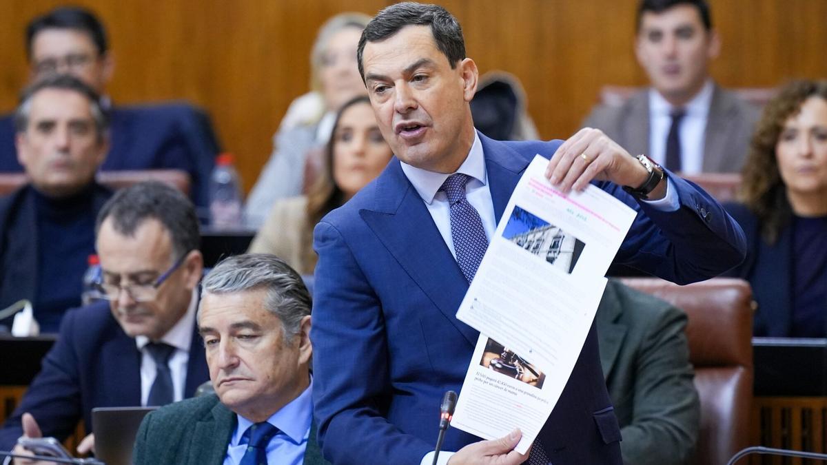 Juanma Moreno en el Parlamento andaluz