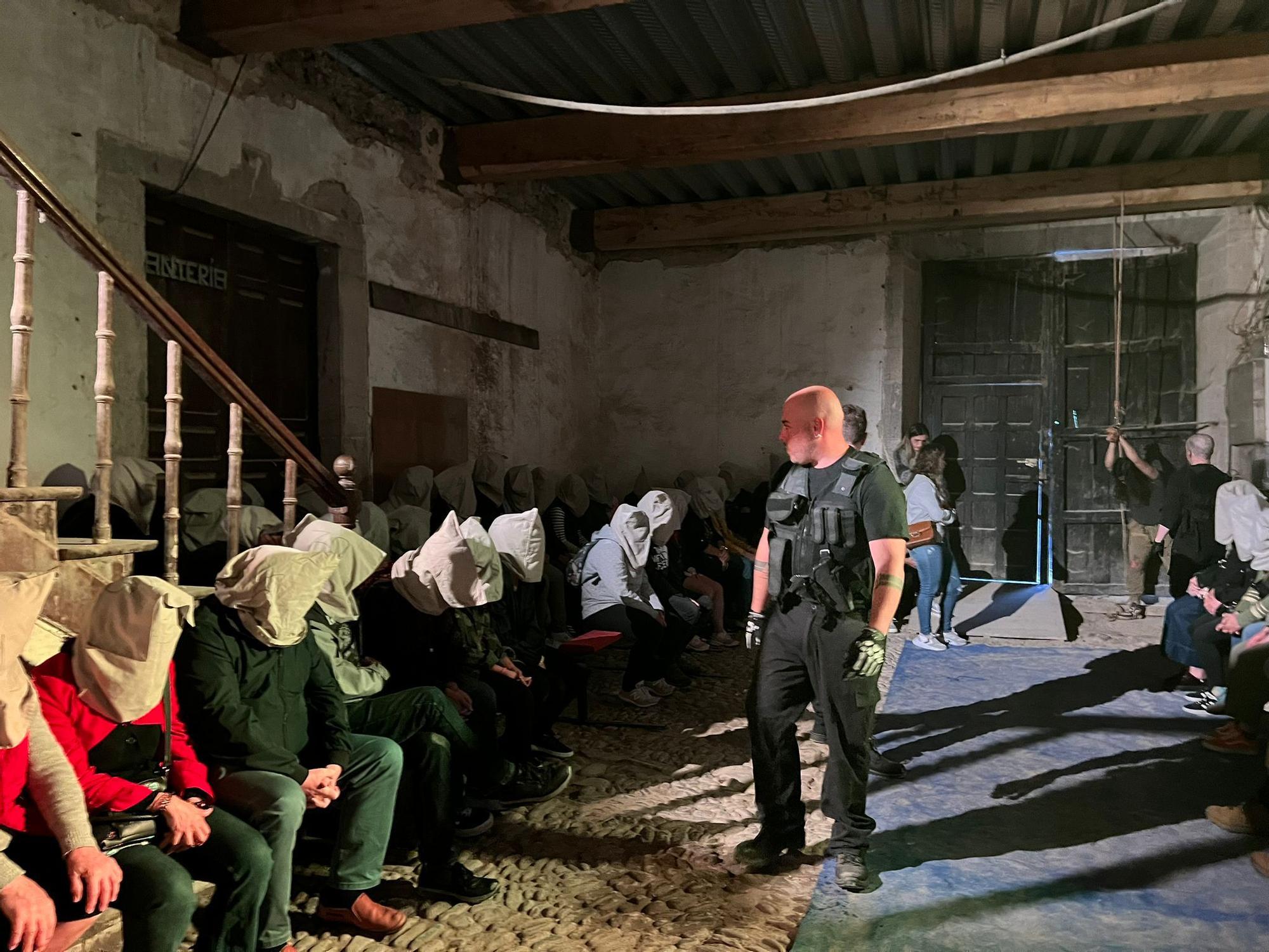 En imágenes: Así fue "Redención", la primera función de teatro inmersivo que se celebra en el monasterio de Cornellana