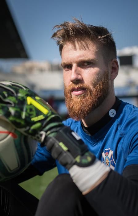 Adrián Ortolá, portero del CD Tenerife