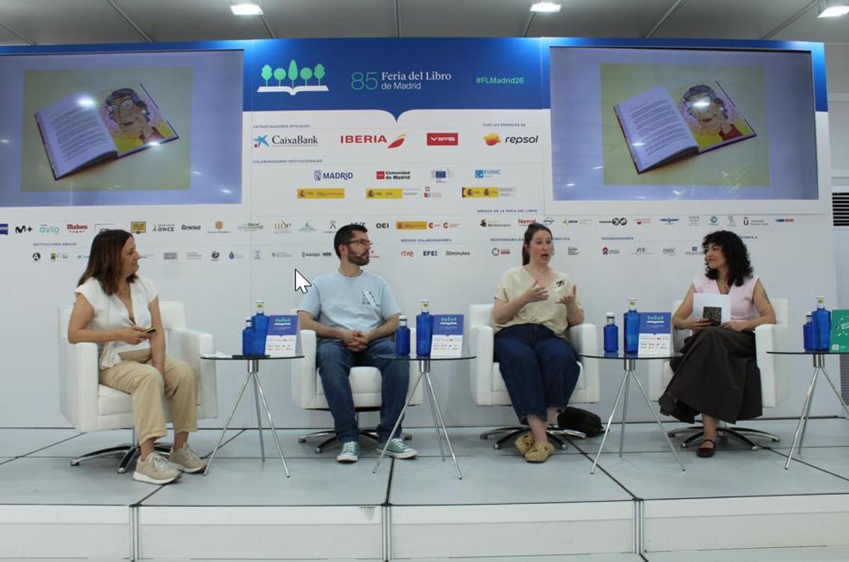Presentación de la actividad, en el Pabellón Iberoamericano. De izquierda a derecha: Cristina Calleja (OEI), David García (caricaturista y autor de la trilogía hARTas / Muy hARTas / SuperhARTas), Antònia Torrelló (historiadora del arte y autora de la trilogía hARTas / Muy hARTas / SuperhARTas) y Esther Rabanal (OEI). Presentación de la actividad, en el Pabellón Iberoamericano. De izquierda a derecha: Cristina Calleja (OEI), David García (caricaturista y autor de la trilogía hARTas / Muy hARTas / SuperhARTas), Antònia Torrelló (historiadora del arte y autora de la trilogía hARTas / Muy hARTas / SuperhARTas) y Esther Rabanal (OEI).