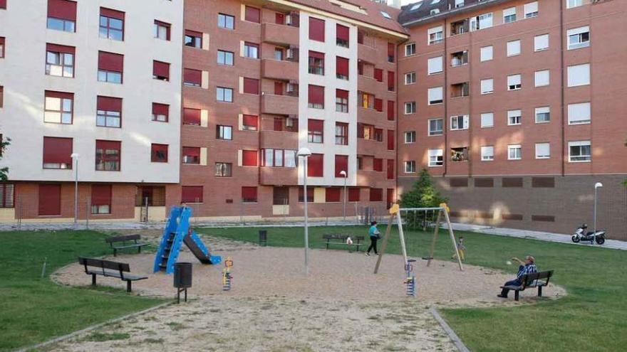 Zona de recreo en la calle Alcalá de Henares.