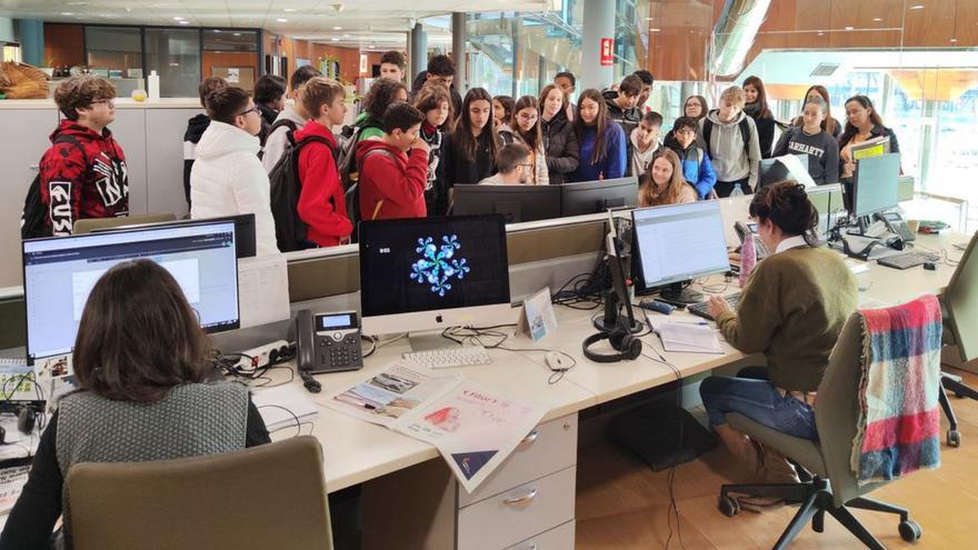 Estudiantes de ESO del instituto Algarb visitan Diario de Ibiza | C.M.