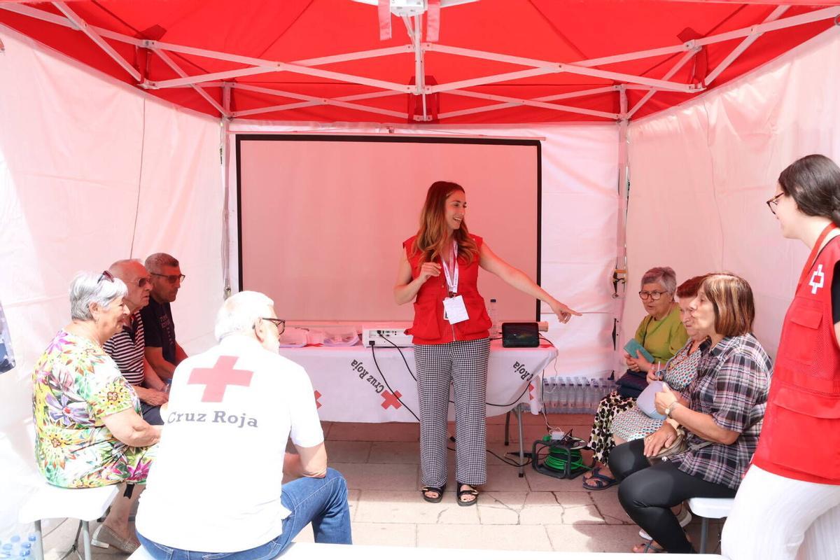 Feria técnica y tecnológica en La Marina, dentro de las actividades de la Semana de las Personas Mayores.