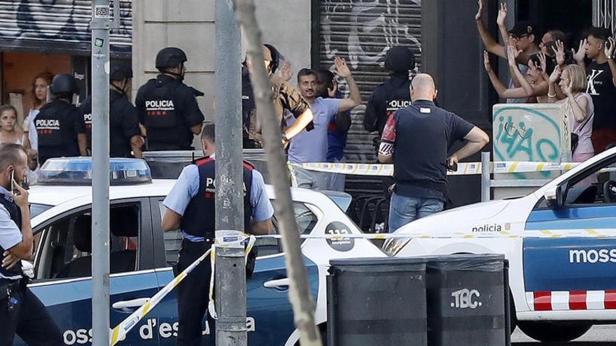Despliegue policial en Barcelona tras el atentado.