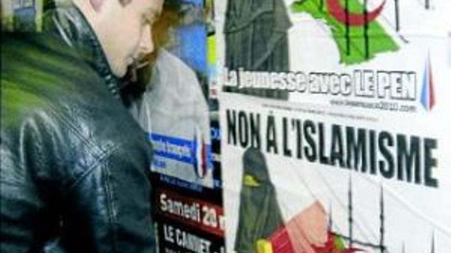 La justicia obliga a Le Pen a retirar un cartel contra el islam