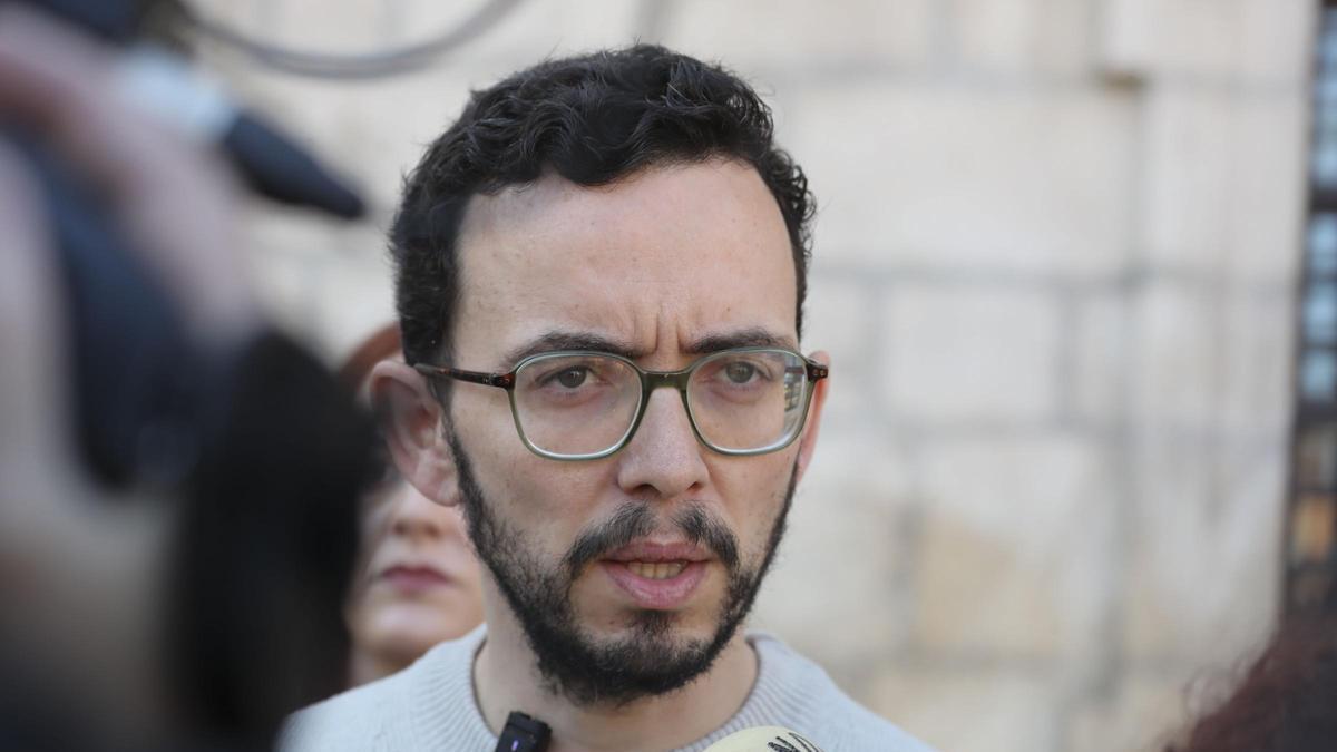 ELECCIONES CASTILLA Y LEÓN | El candidato de Podemos en Castilla y León denuncia una agresión estando con su hijo