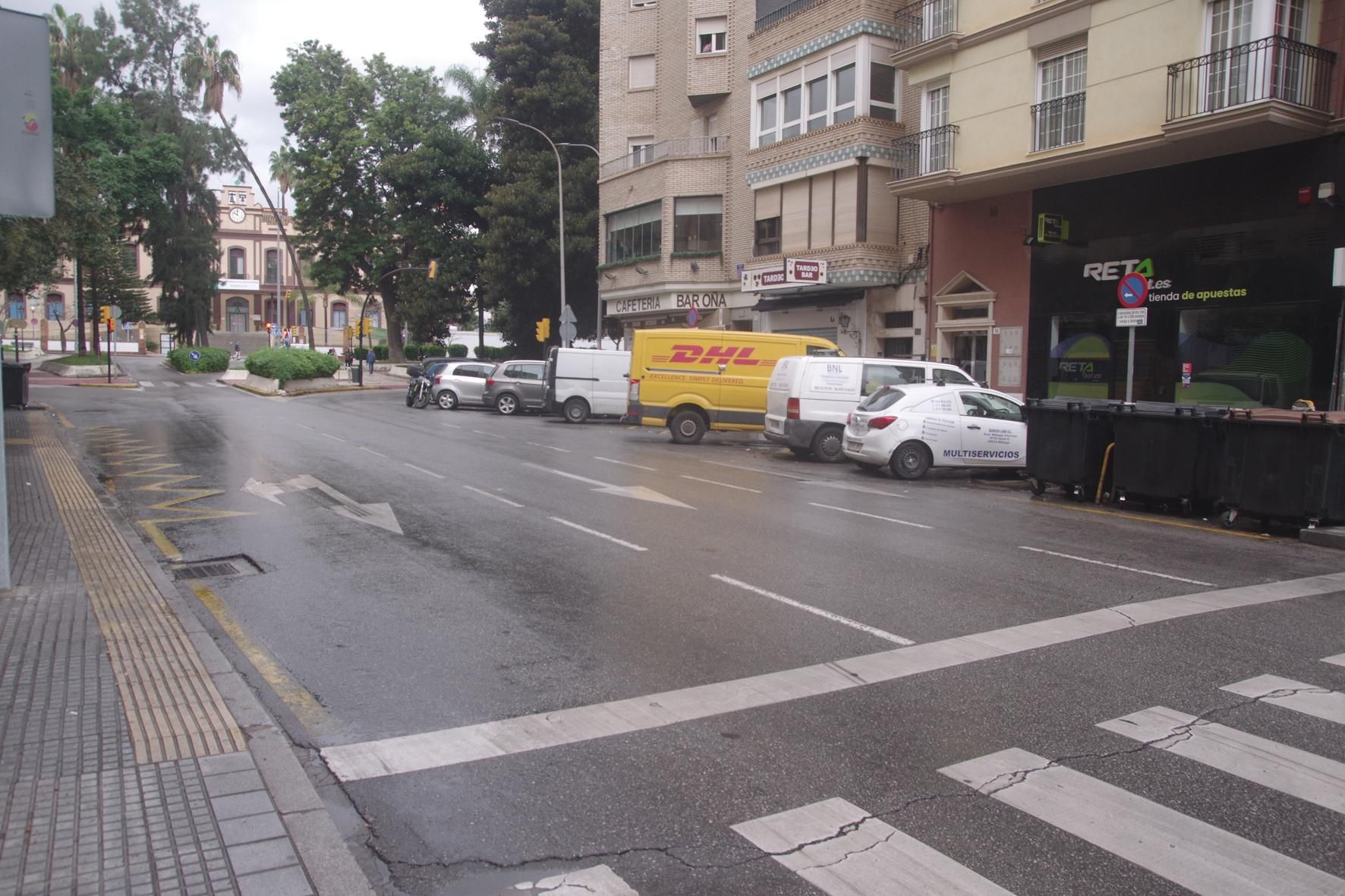 Calles prácticamente vacías en Málaga capital ante la alerta roja por riesgo de importantes tormentas