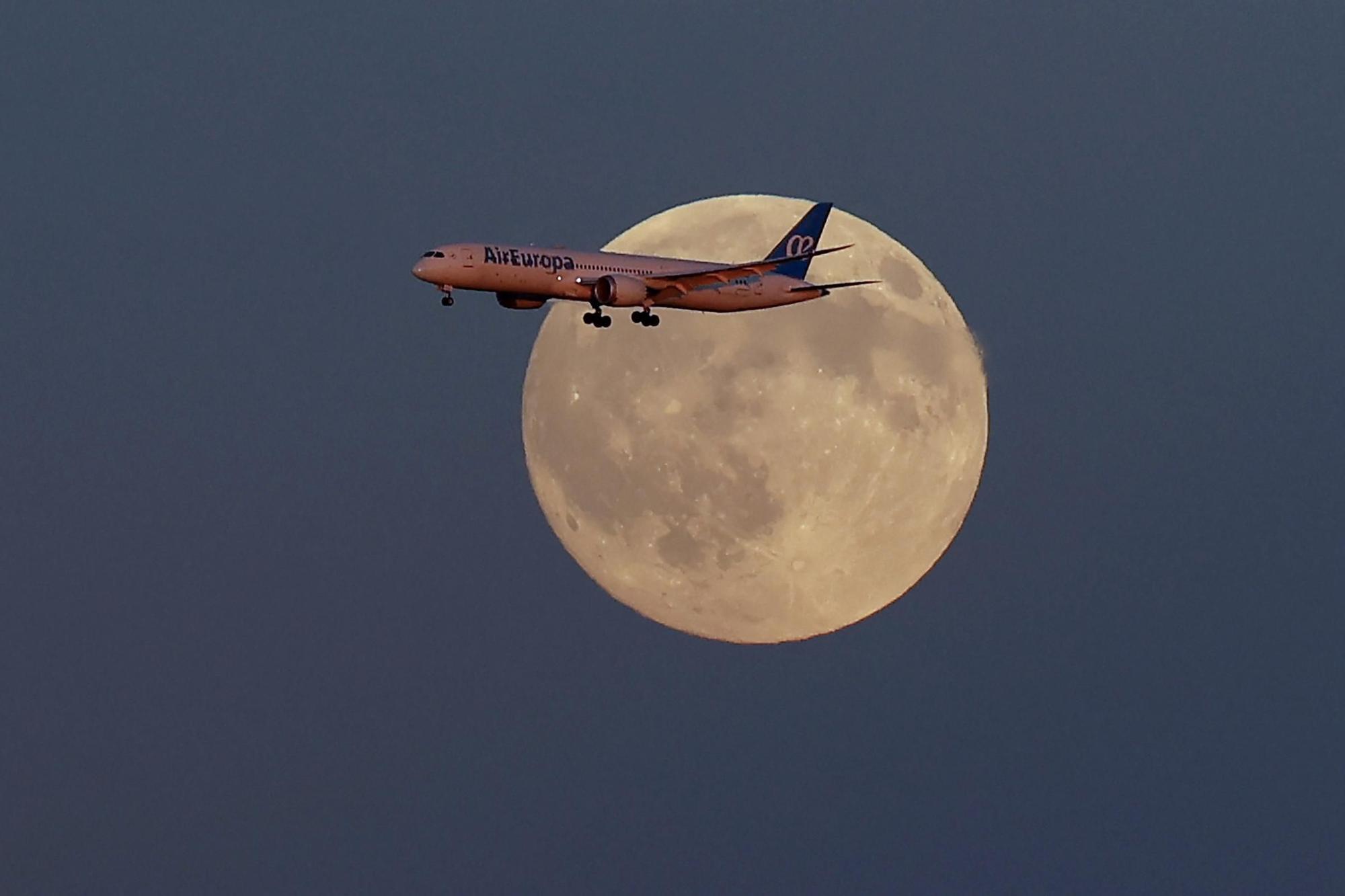 Así se vio la rutilante superluna del cazador