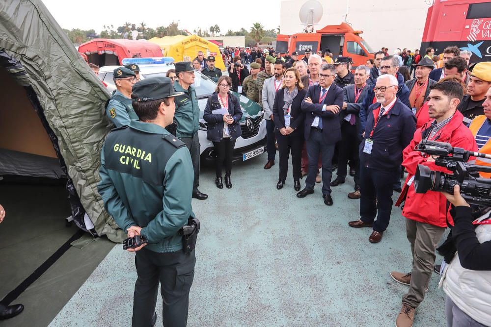 [SIN TITULO] La Generalitat realiza un gran despliegue de recursos, incluido un simulacro de una situación de pillajes en comercios tras un terremoto, helicóptero, bomberos o la intervención de la UME