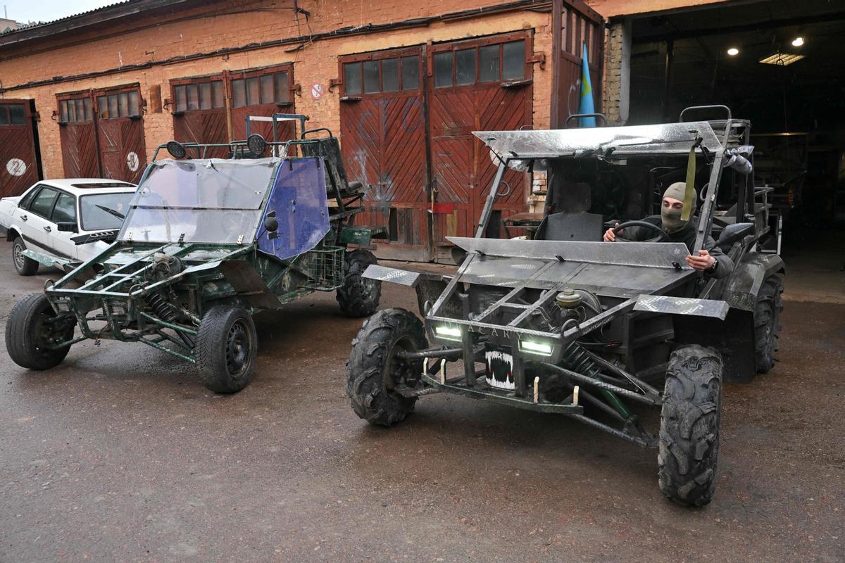 Quads al estilo Mad Max en Ucrania para ayudar al Ejército