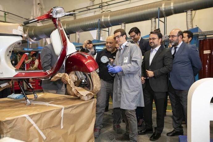 15.04.19. Las Palmas de Gran Canaria. El líder del PP y candidato a presidente del Gobierno, Pablo Casado, visita el centro de formación técnico-profesional del metal de Las Palmas de Gran Canaria, Femepa, acompañado por los dirigentes del partido en Canarias, Asier Antona y Australia Navarro. Foto Quique Curbelo  | 15/04/2019 | Fotógrafo: Quique Curbelo