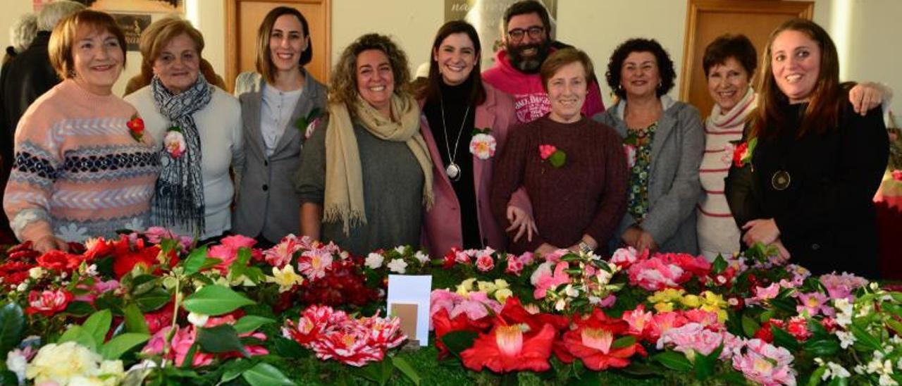 EXPOSIÓN DA CAMELIA DE DOMAIO: Más de 40 expositores de toda Galicia  exponen sus mejores flores en la parroquia moañesa