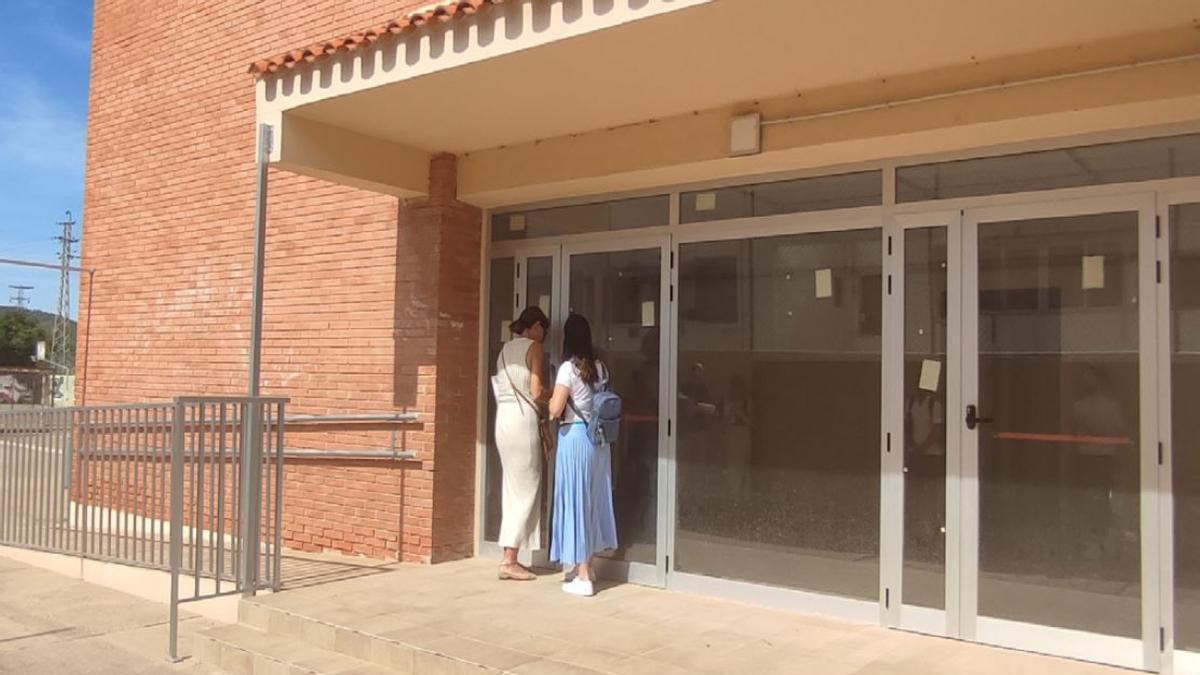 Visita al antigua aulario de Infantil del colegio Jaume I.