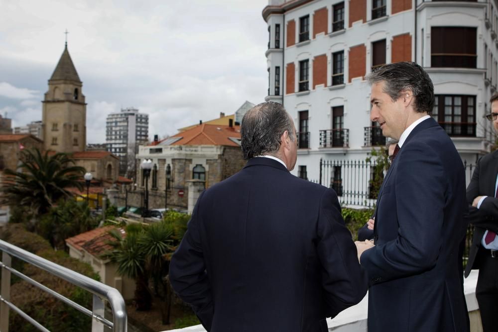 Íñigo de la Serna, de visita en Gijón