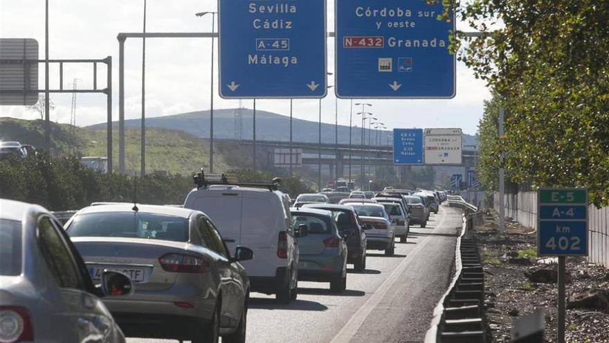 El PSOE critica que &quot;acabará el año sin adjudicarse la nueva salida de la A-4&quot;