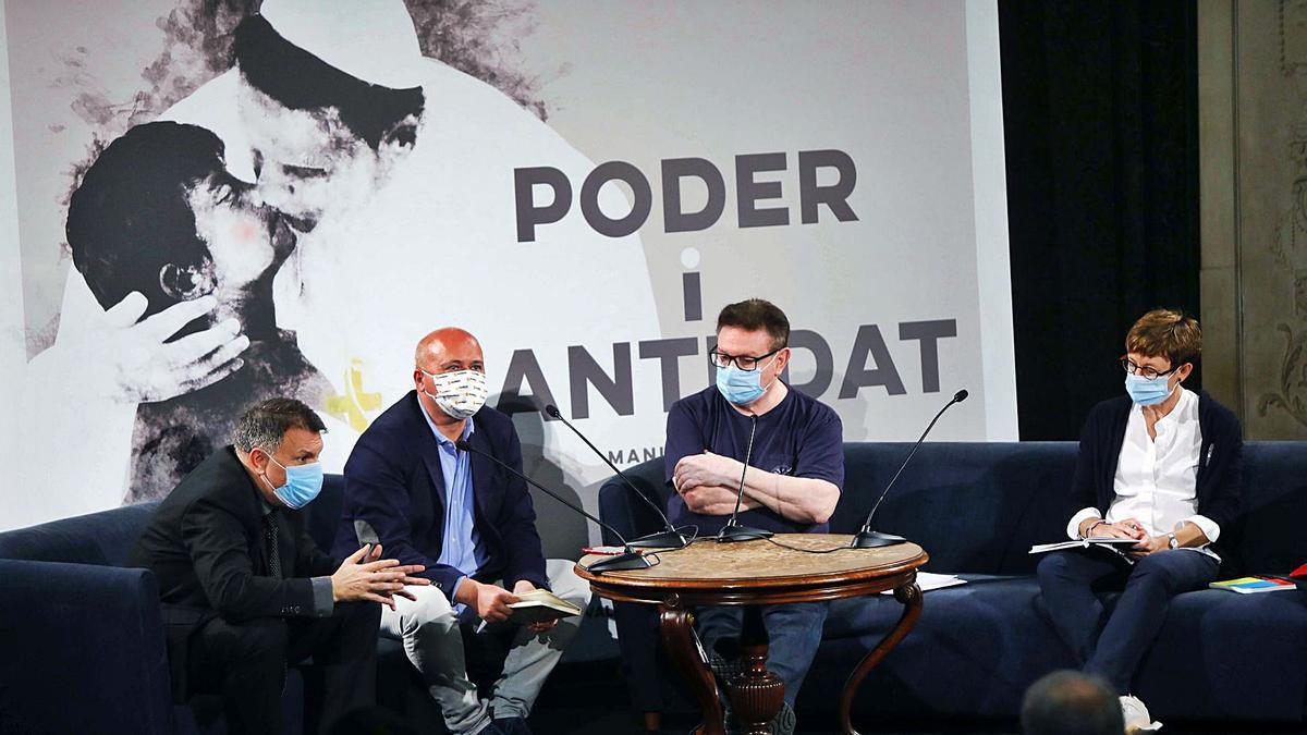 Ximo Bosch, Joan Carles Martí, Manuel Molins i Montserrat Escribano, el dimecres en el Principal. | M.Á.MONTESINOS