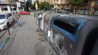 Cremen més d'una quinzena contenidors i un cotxe en només una hora entre Salt i Girona